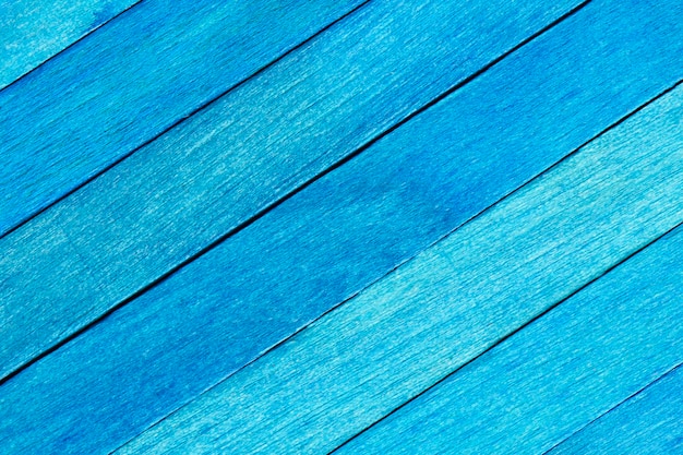 La surface des planches peintes en bleu. Fond texturé de planches de bois détaillées peintes