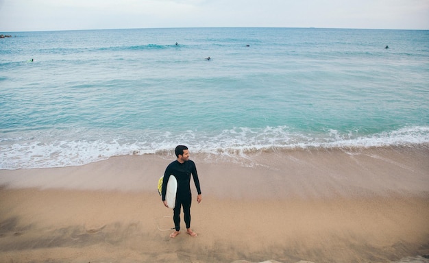 Surfeur en mer