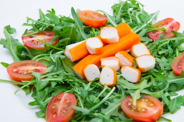 Surimi à la roquette et tomates cerises