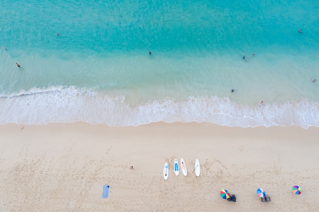 Surin Bay mer émeraude à Phuket Thaïlande vue aérienne