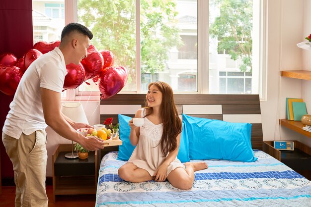 Surprise pour petite amie le jour de la Saint-Valentin