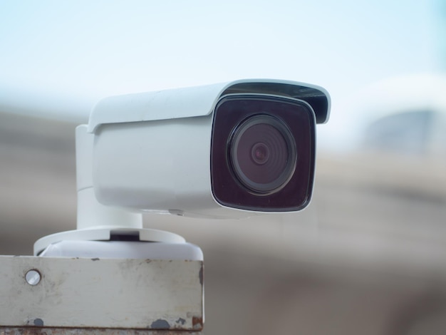 Surveillance de caméra CCTV de sécurité en ligne à l'extérieur de la maison