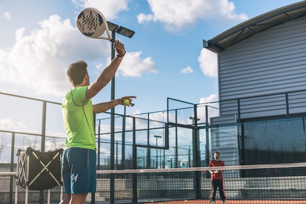 Surveiller les cours de padel