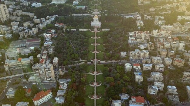 survol d&#39;un parc en Israël par une journée ensoleillée pendant l&#39;été