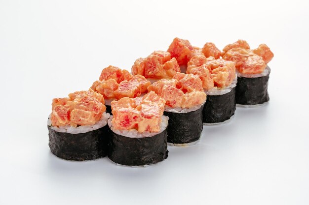 Sushi asiatique tradition sur fond blanc