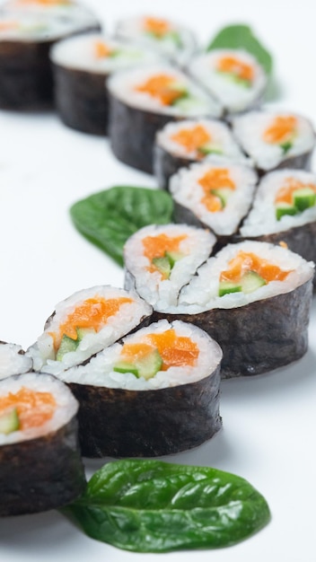 Photo sushi en forme de coeur pour la saint valentin