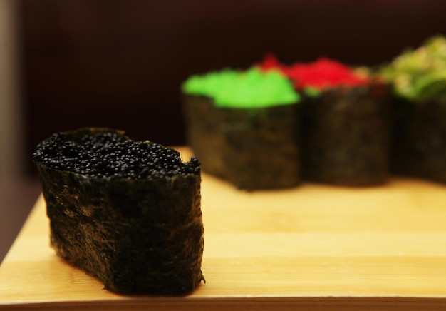 Sushi avec gros plan de caviar