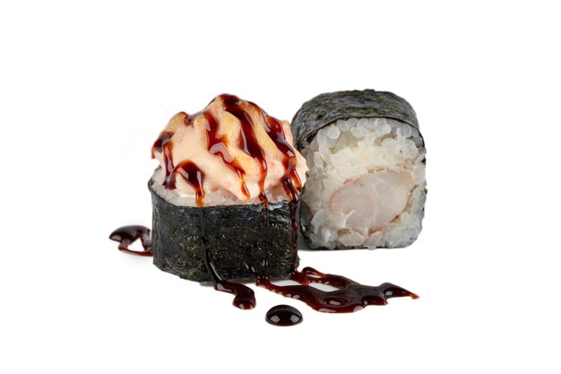 Sushi isolé sur fond blanc Sushi au four avec sauce soja