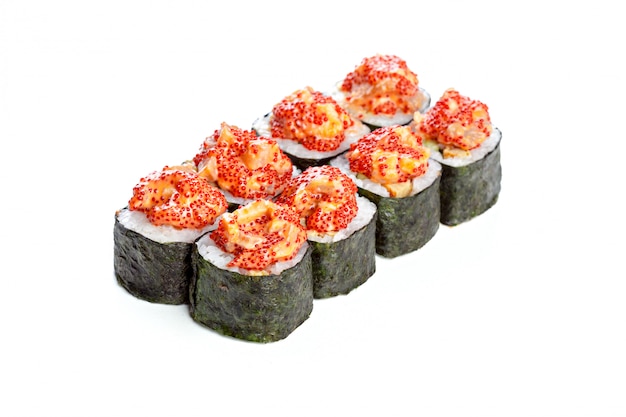 Sushi japonais roule sur blanc