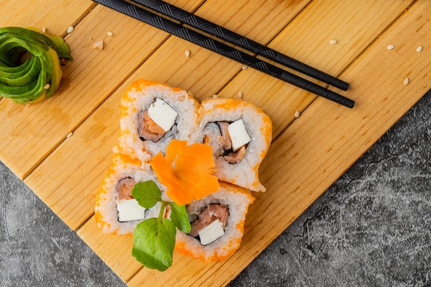 Sushi maki et sushi crevettes