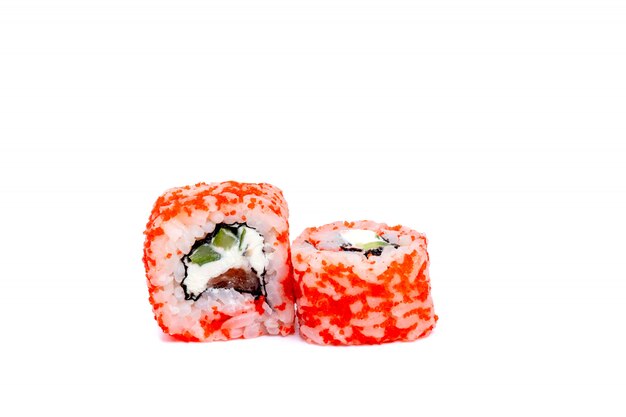 Sushi de Philadelphie isolé sur blanc