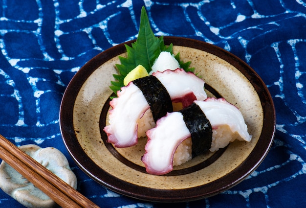 Sushi tako pieuvre japonaise.