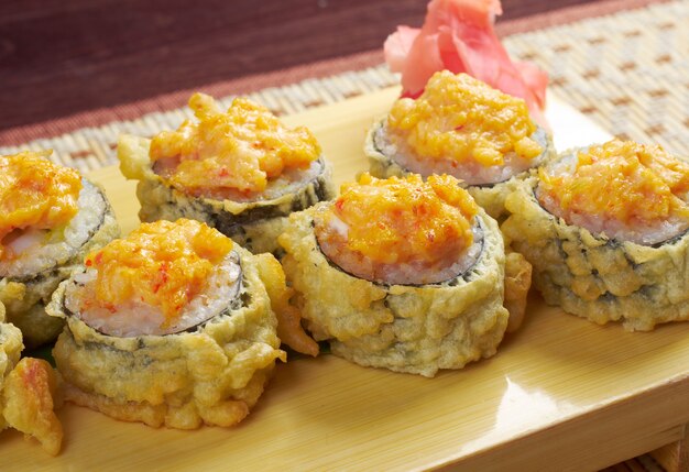 Sushi tempura frit japonais. Cuisine japonaise traditionnelle