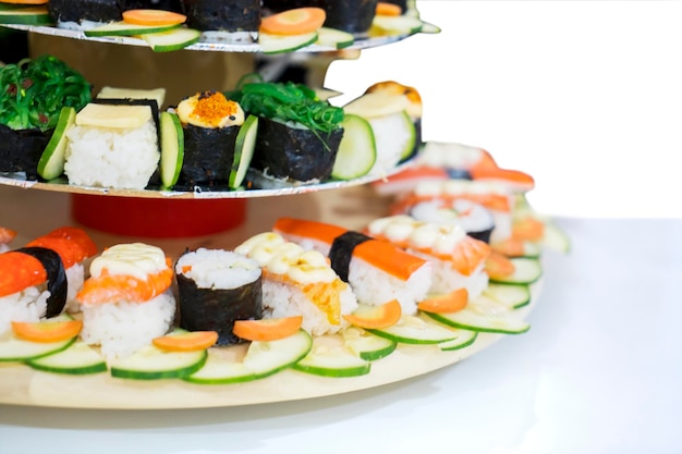 Des sushis japonais délicieux de toutes sortes.