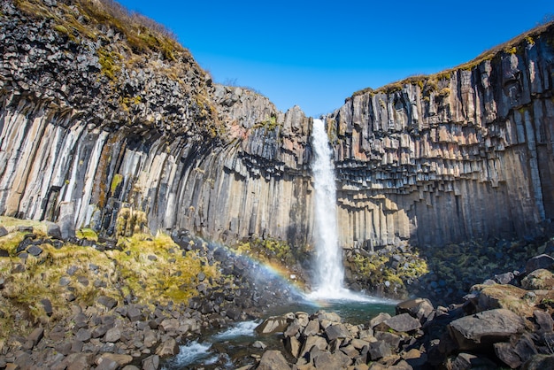 Svartifoss à midi, aucun arc-en-ciel en Islande