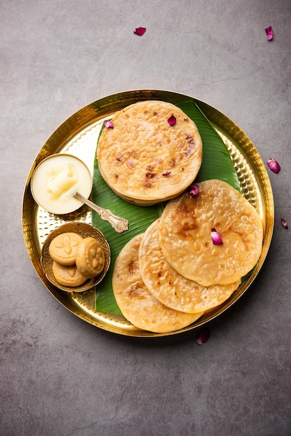 Sweet Khoya roti ou Peda chapati paratha à base de lait en crème épaissi ou Khoa khowa mawa