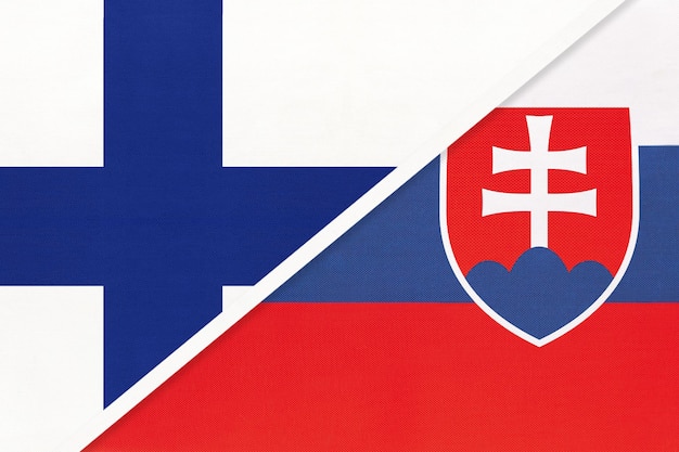 Symbole de la Finlande et de la Slovaquie du pays Drapeaux nationaux finlandais contre slovaques