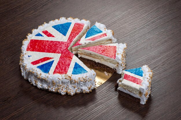 Le symbole guerre et séparatisme un gâteau avec une photo du drapeau de la Grande-Bretagne