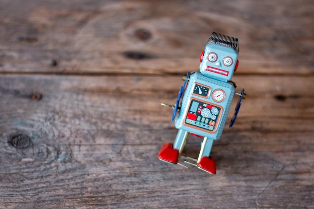 Symbole de jouet robot pour un chatbot ou un bot social et des algorithmes Texture bois