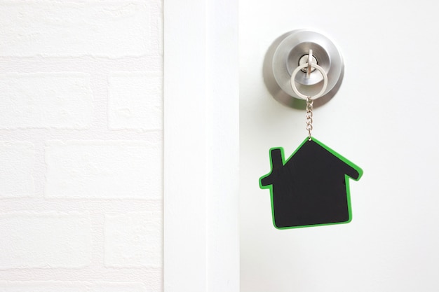 Symbole de la maison et insérez la clé dans le trou de la serrure avec espace de copie