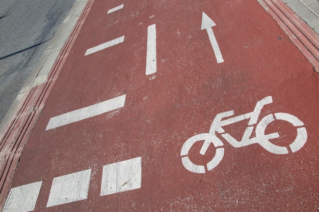 Symbole de piste cyclable sur la rue