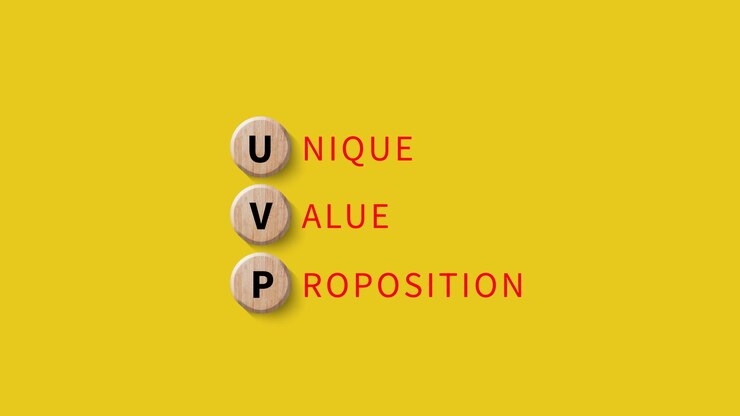 Photo symbole de proposition de valeur unique uvp concept d'entreprise et de proposition de value unique sur des cubes en bois symbolisant la planification et l'analyse stratégiques des entreprises