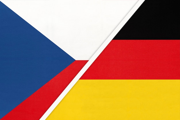 Symbole de la République tchèque et de l'Allemagne du pays République tchèque contre les drapeaux nationaux allemands