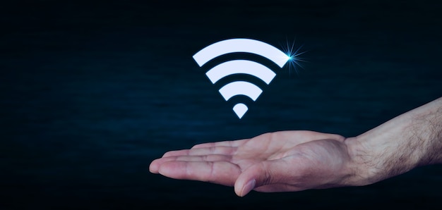 Symbole Wi-Fi sur fond bleu foncé