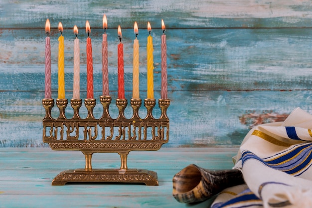 Photo symboles de hannukah de vacances juives - menorah