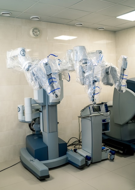 Système chirurgical moderne. Robot médical. Chirurgie robotique mini-invasive. Formation médicale
