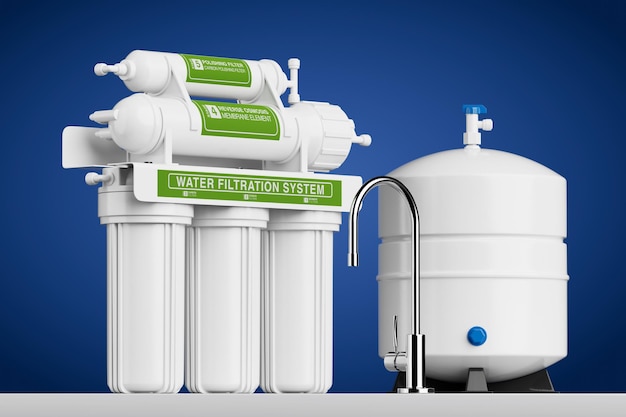 Système de filtration de l'eau blanche à cinq étapes de filtration comprenant des filtres d'osmose inverse du carbone des sédiments et de polissage avec réservoir et robinet 3D