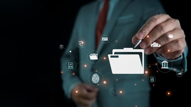 Système de gestion de documents de dossiers DMS Open dossier de fichiers avec des documents vides volants avec l'ordinateur Transfert de données sauvegarde Partage de fichiers Documents Concept de transfert Recherche et gestion de fichiers