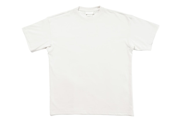 T-shirt blanc vierge isolé sur fond blanc