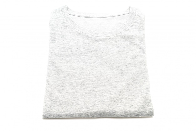 t-shirt plié sur blanc