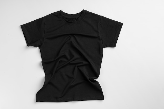 T-shirt uni de couleur noire avec copie espace close up