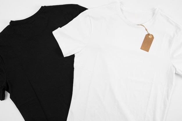 T-shirts noir et blanc