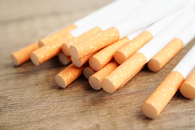 Tabac à cigarettes en papier avec tube filtrant Concept non fumeur