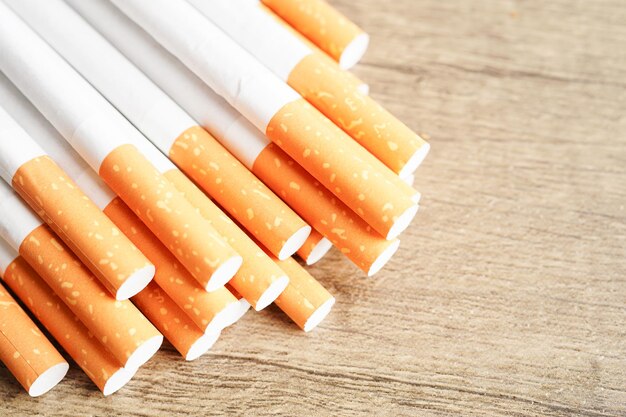 Tabac à cigarettes en papier avec tube filtrant Concept non fumeur