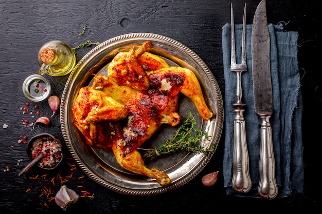 Tabaka au poulet rôti grillé au thym et à l&#39;ail