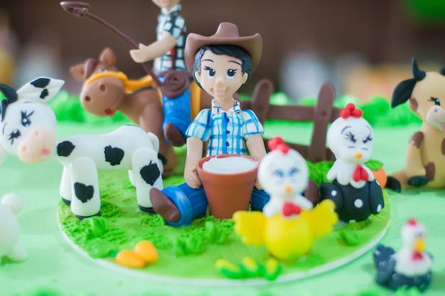 Table d&#39;anniversaire décorée thème de la ferme - Agriculteur