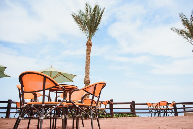 Photo table au restaurant sur la mer