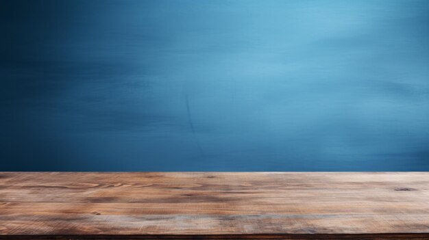 Table en bois dans le mur bleu