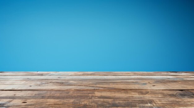 Table en bois dans le mur bleu