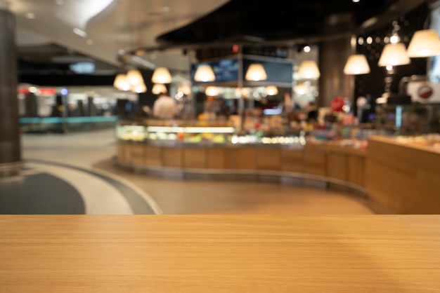 Table en bois du restaurant moderne