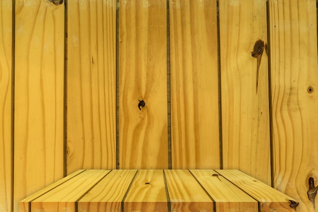 Table de bois ou étagère avec fond