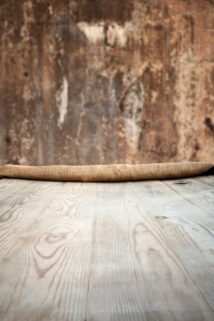 Table en bois avec fond