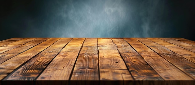 Table en bois de hêtre avec fond isolé