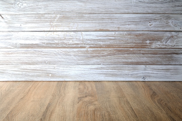 Table en bois avec mur en bois