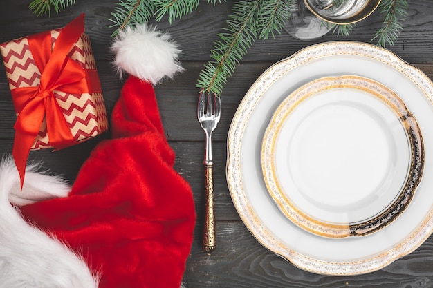 Table en bois noire avec cadre de table de Noël élégant