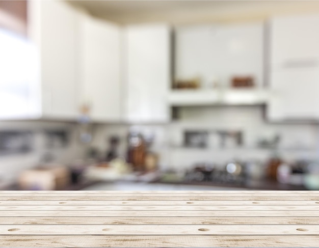 Table en bois vide sur le fond de la cuisine